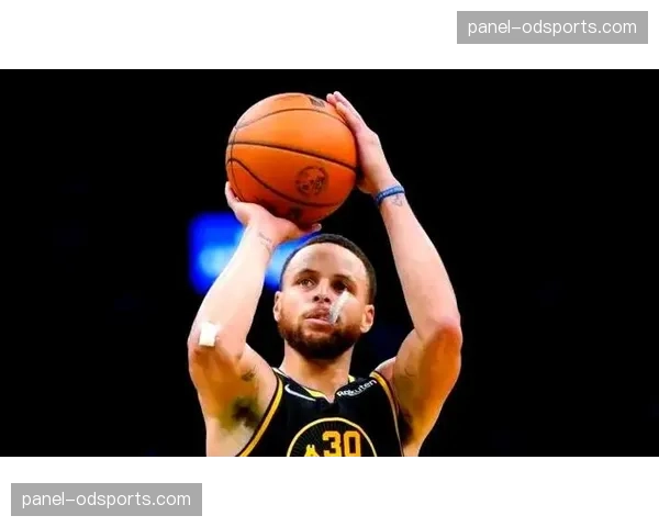 特写:斯蒂芬·库里在打破生涯三分总数纪录后的训练日常 特写:斯蒂芬·库里在打破生涯三分总数纪录后的训练日常