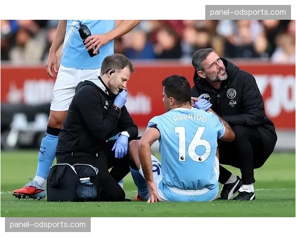 切尔西vs曼城后腰对决：凯塞多拦截2.2次，罗德里夺回球权6.6次