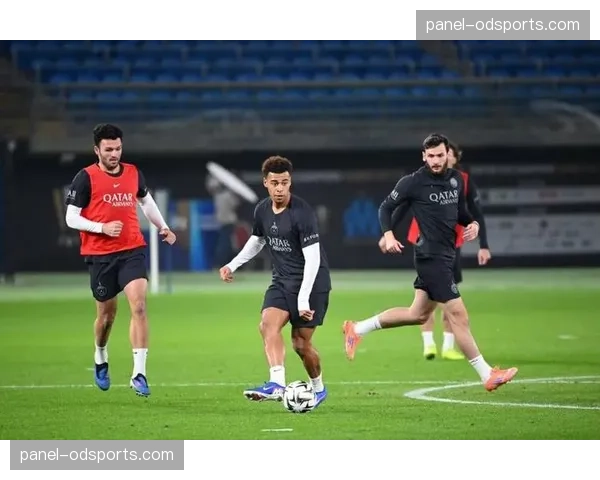 克瓦拉茨赫利亚连续四场欧冠淘汰赛进球，创巴黎圣日耳曼队史纪录